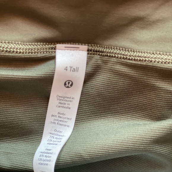 NWT Lululemon Speed Up MR lined 4” shorts in Camo - Picture 8 of 9
